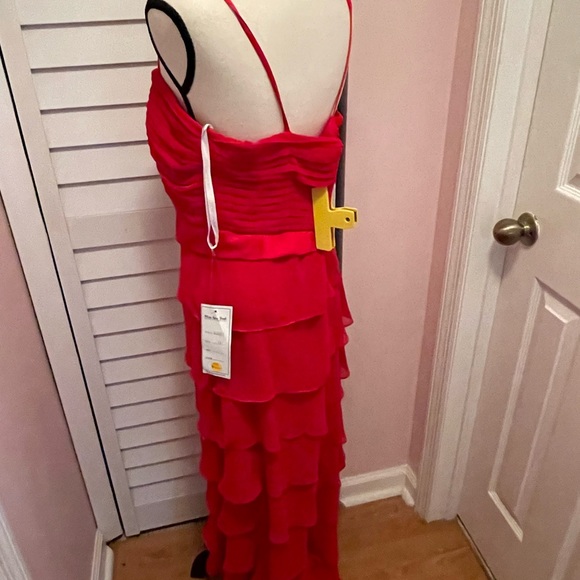 New with tag! New York ! New York Chiffon red evening gown. Size 14! - Picture 2 of 5
